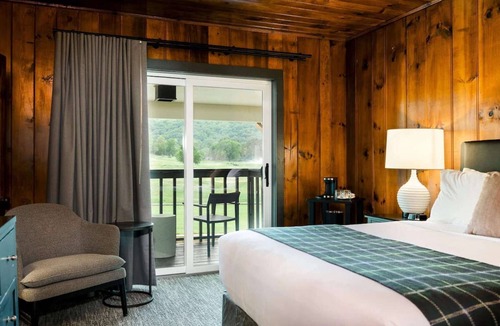 Waynesville Hotel | Golf Course View + Pool. Fitness Center. Dining.
