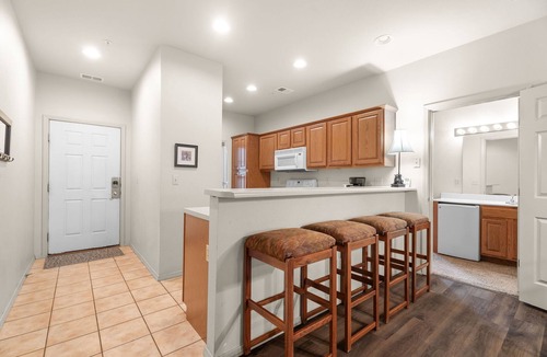 Branson West Condo | Golf Course View from Screened Porch, Near Silver Dollar City with Free Tickets, Gated Resort
