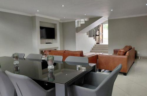 Clarens Villa | Golf Course View