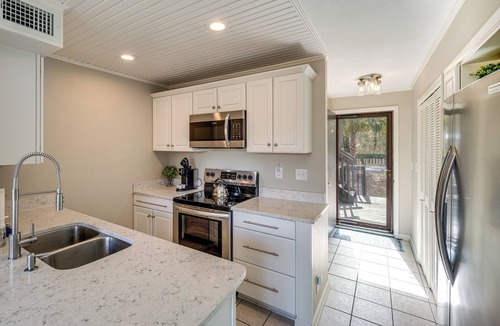 Diamondhead Condo | Golf Course Views! Couple's Retreat in Diamondhead