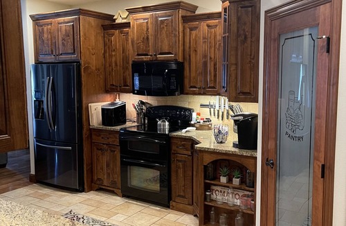 Brookline Station House | Golf Getaway-Large Families Welcome! Only 10 minutes from the Airport!