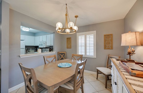 East Naples Condo | Golf On-Site! Extended Stay 4 Mi to Dtwn Naples