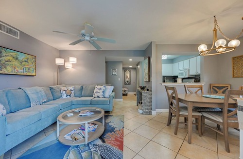 East Naples Condo | Golf On-Site! Extended Stay 4 Mi to Dtwn Naples