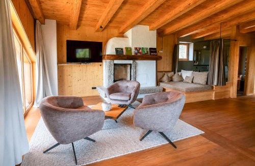 Uderns House | GOLF Suite - Penthouse, Balcony & Sauna Access