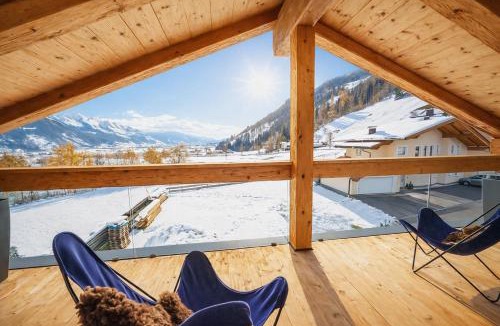 Uderns House | GOLF Suite - Penthouse, Balcony & Sauna Access