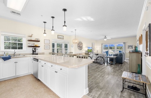 Central Myrtle Beach Condo | Golf View - Pools - Bikes - Luster Leaf Haven