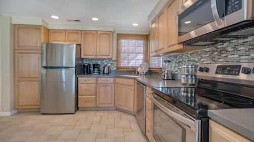 Shipyard Plantation Villa | Golf Views, Complex Pool, Balcony