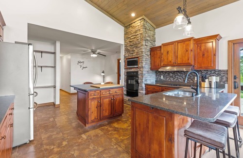 Logan Cabin | Golf, Views & Privacy on 40-Acre Retreat
