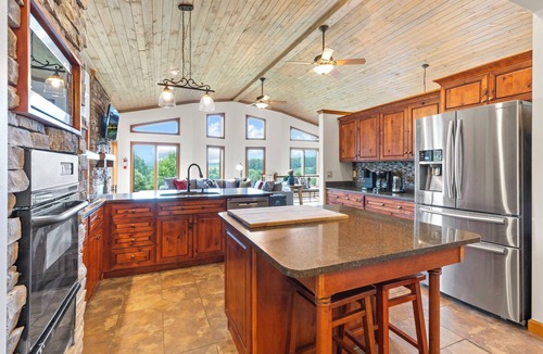 Logan Cabin | Golf, Views & Privacy on 40-Acre Retreat
