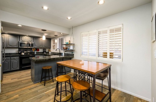 Paradise Valley Village Condo | Golf villa, views, walk to restaurants, shopping