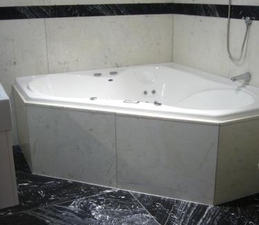 Wanaka Hotel | Golfcourse Road Chalets and Lodge