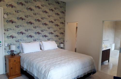 Wanaka Hotel | Golfcourse Road Chalets and Lodge
