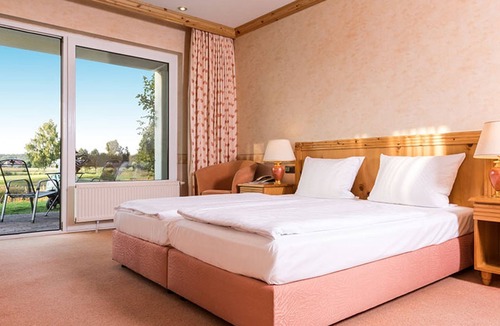 Semlin Apartment | Golfdirekt Doppelzimmer mit Du Oder Bad, WC, Frühstück und Abendessen