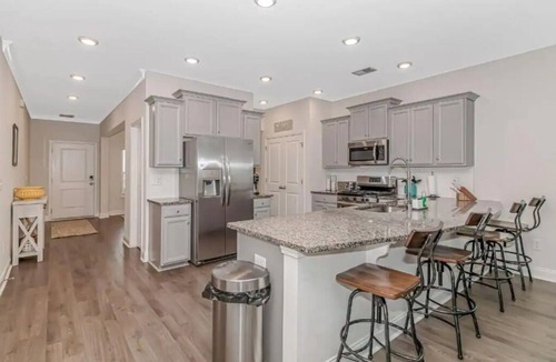 Red Hill House | Golfers Getaway! Stunning Golf Course Home with Pool Table, Ping Pong, and More at Legends!