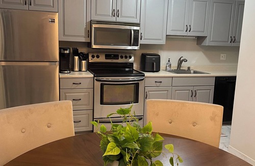Waterbury Condo | Golfing, Lake View 2-Br, 1.5 Ba condo in Waterbury with fireplace, AC and Garage