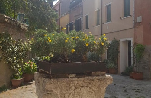 Cannaregio Apartment | gondola show