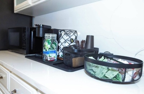 Springfield Apartment | GOOD HABIT Spacious 4-bedroom loft apartment on the square in Springfield, TN