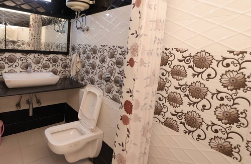 Udaipur City Centre Hotel | Good Hotel in Heart of the City . Best for family and Friends