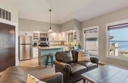 Nisswa Condo | Good Times, Great Lake | Bay Colony Condo | Sleeps 8