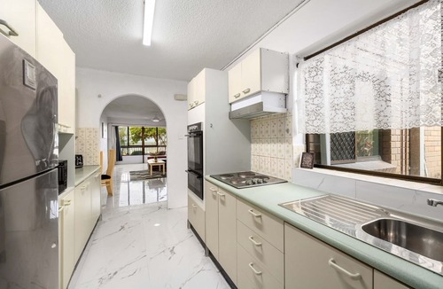 Margate Apartment | "Good Vibes on Margate Beach"