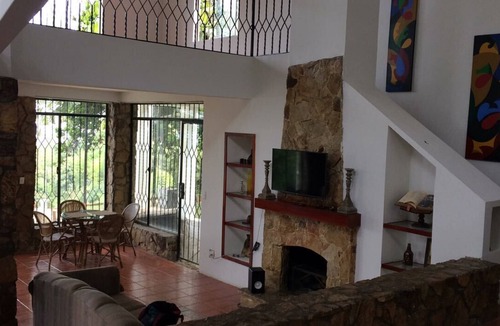Cali Villa | GOOD VIEW SWIMMING POOL AND NATURE