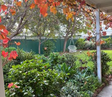 Goolwa House | Goolwa Mariner’s Cottage - Free Wifi and Pet Friendly - Centrally located in Historic Region