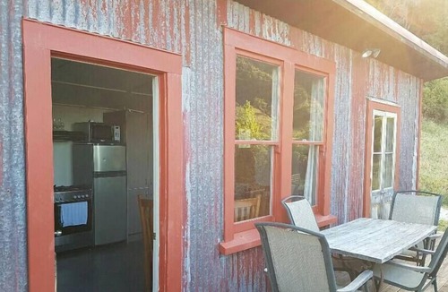 Kaikoura District House | Goose Bay Rustic Retreat