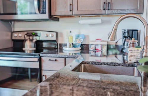 Two Harbors Apartment | Gooseberry Trailside Suites | Encampment River Suite
