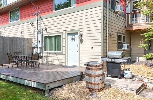 Two Harbors Apartment | Gooseberry Trailside Suites | Encampment River Suite
