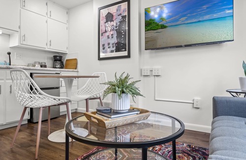 Mann Apartment | Goosetown Getaway - 10 min walk from downtown and campus