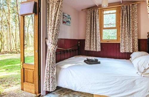 Melton Constable House | Goosewing Hut-Qu7072