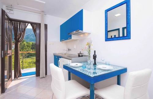 Jurandvor Apartment | Goran Studio 2 - Charming Couples Retreat with Parking