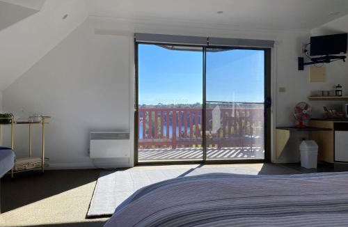 Strahan Hotel | Gordon Gateway