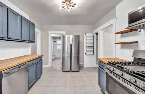 Detroit - Shoreway House | Gordon Square Gem | Spacious 5BR | Sleeps 19