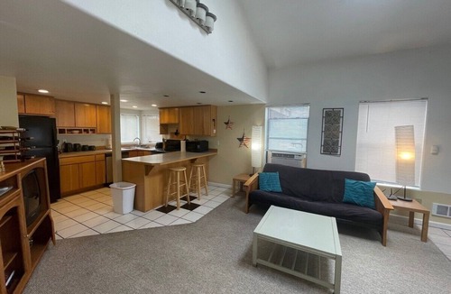 Sunland Estates House | Gorge Amphitheatre House, 5.4 miles from venue