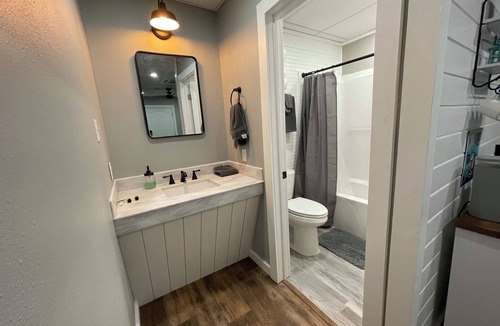 Stockport Cabin | Gorgeous 1-bedroom lodge with AC in charming Stockport