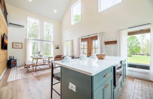 Townsend Cabin | Gorgeous 1BD+Loft Cabin w/River Access + Fireplace