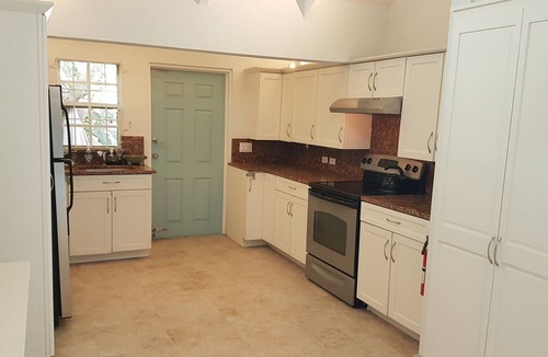 Lascelles Villa | Gorgeous 2 bdr Fully AC Villa near Beaches in heart of Holetown Barbados