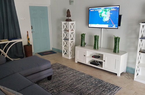 Lascelles Villa | Gorgeous 2 bdr Fully AC Villa near Beaches in heart of Holetown Barbados