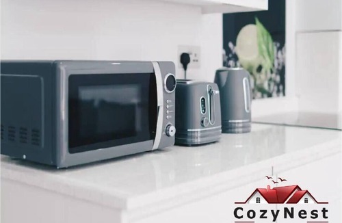Reading City Centre Apartment | Gorgeous 2 Bed 2 Bath Flat and Parking by CozyNest