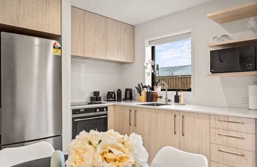 Henderson House | Gorgeous 2 Bed Henderson Stay