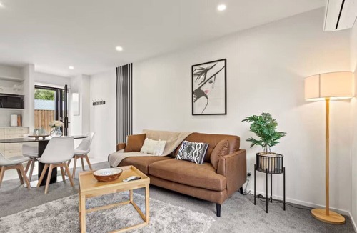 Henderson House | Gorgeous 2 Bed Henderson Stay