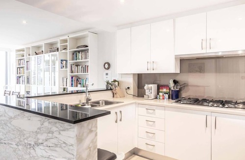Chiswick Apartment | Gorgeous 2-Bed Unit near Riverside Parks