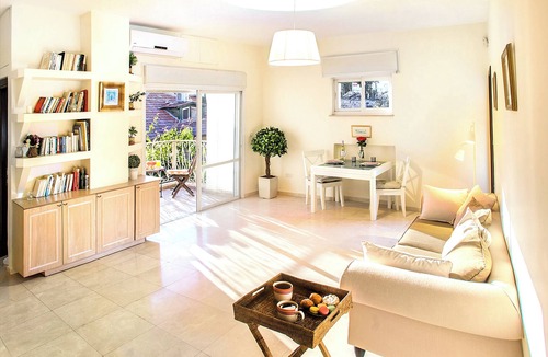 Emek Refaim Apartment | GORGEOUS 2 BEDROOM IN JERUSALEM'S BEST LOCATION - Safety shelter in the building