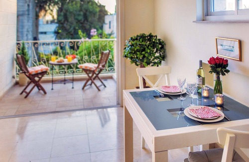 Emek Refaim Apartment | GORGEOUS 2 BEDROOM IN JERUSALEM'S BEST LOCATION - Safety shelter in the building