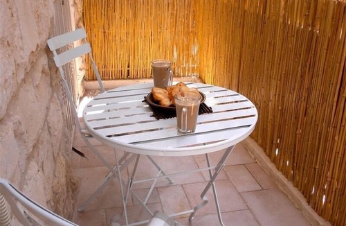 Nachlaot Apartment | Gorgeous 2 Bedroom Kosher Apt. in Nachlaot, Adjacent to Town