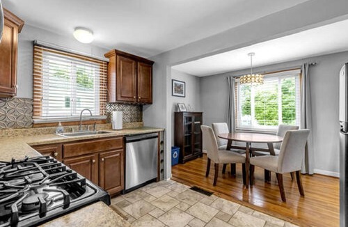 North Buffalo Apartment | Gorgeous 2 Bedroom Upper Apartment with Free Parking in North Buffalo