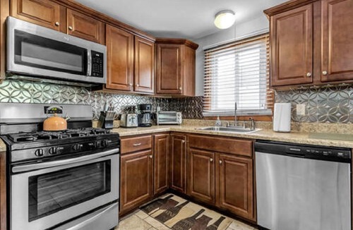 North Buffalo Apartment | Gorgeous 2 Bedroom Upper Apartment with Free Parking in North Buffalo