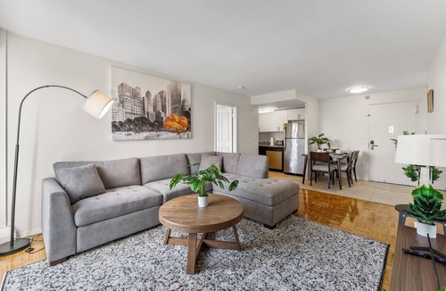 North Brookline Apartment | Gorgeous 2bd/1.5ba Next to BU zpjh