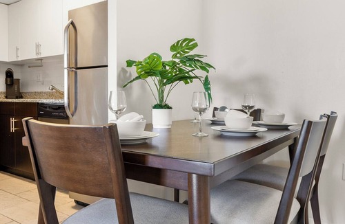 North Brookline Apartment | Gorgeous 2bd/1.5ba Next to BU zpjh